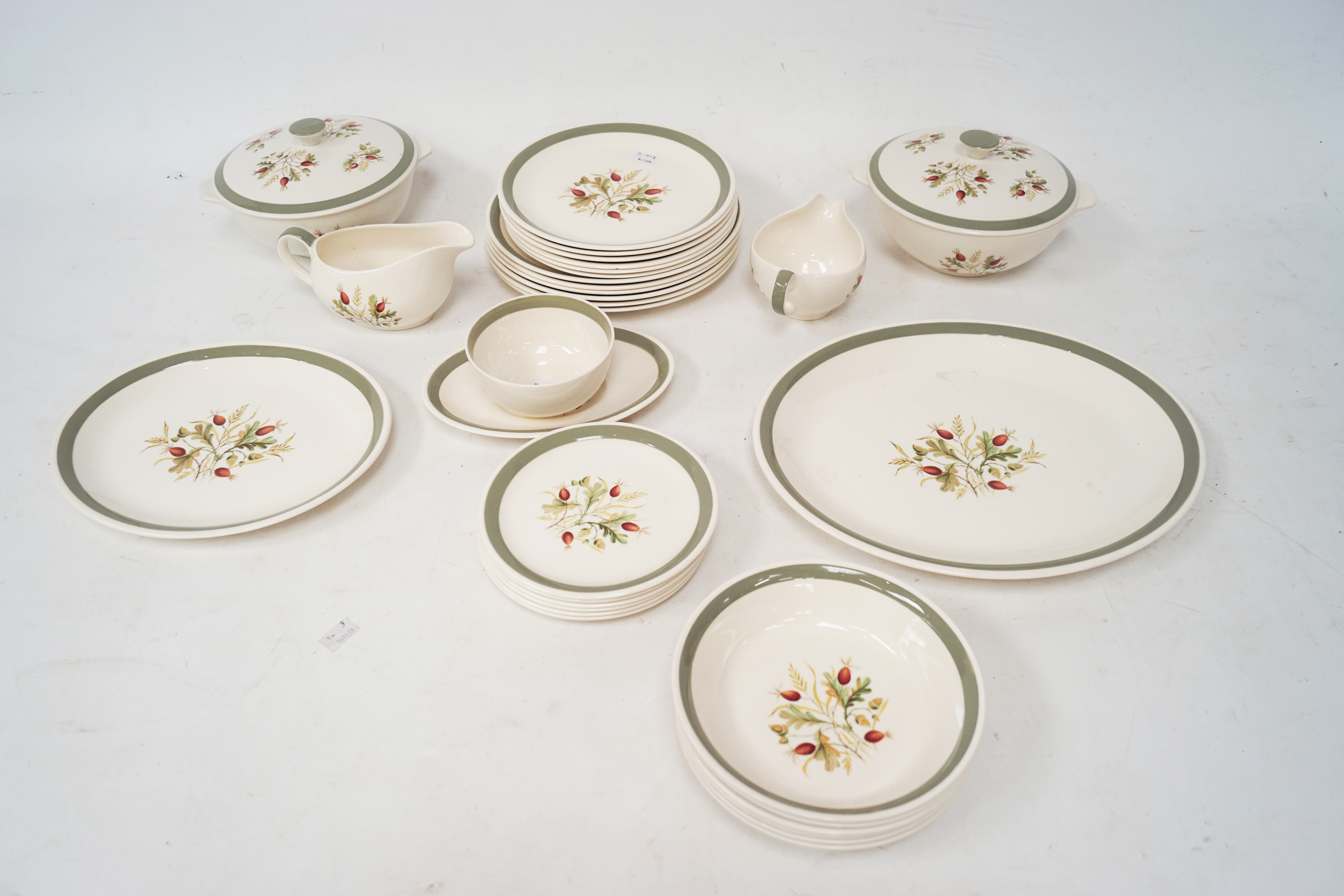 An Alfred Meakin six setting dinner service.