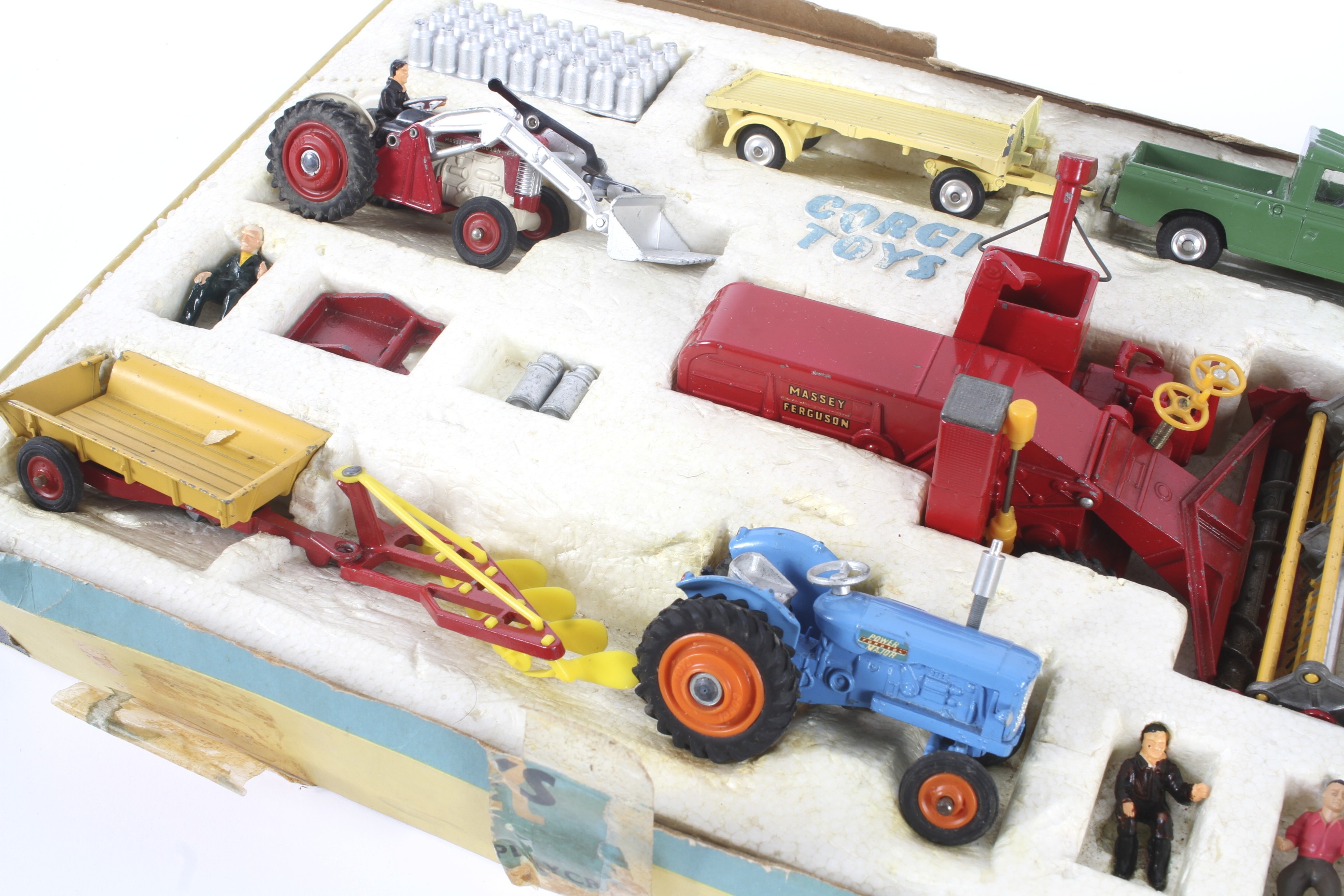 A boxed Corgi toys farming models, gift set no. - Bild 3 aus 3