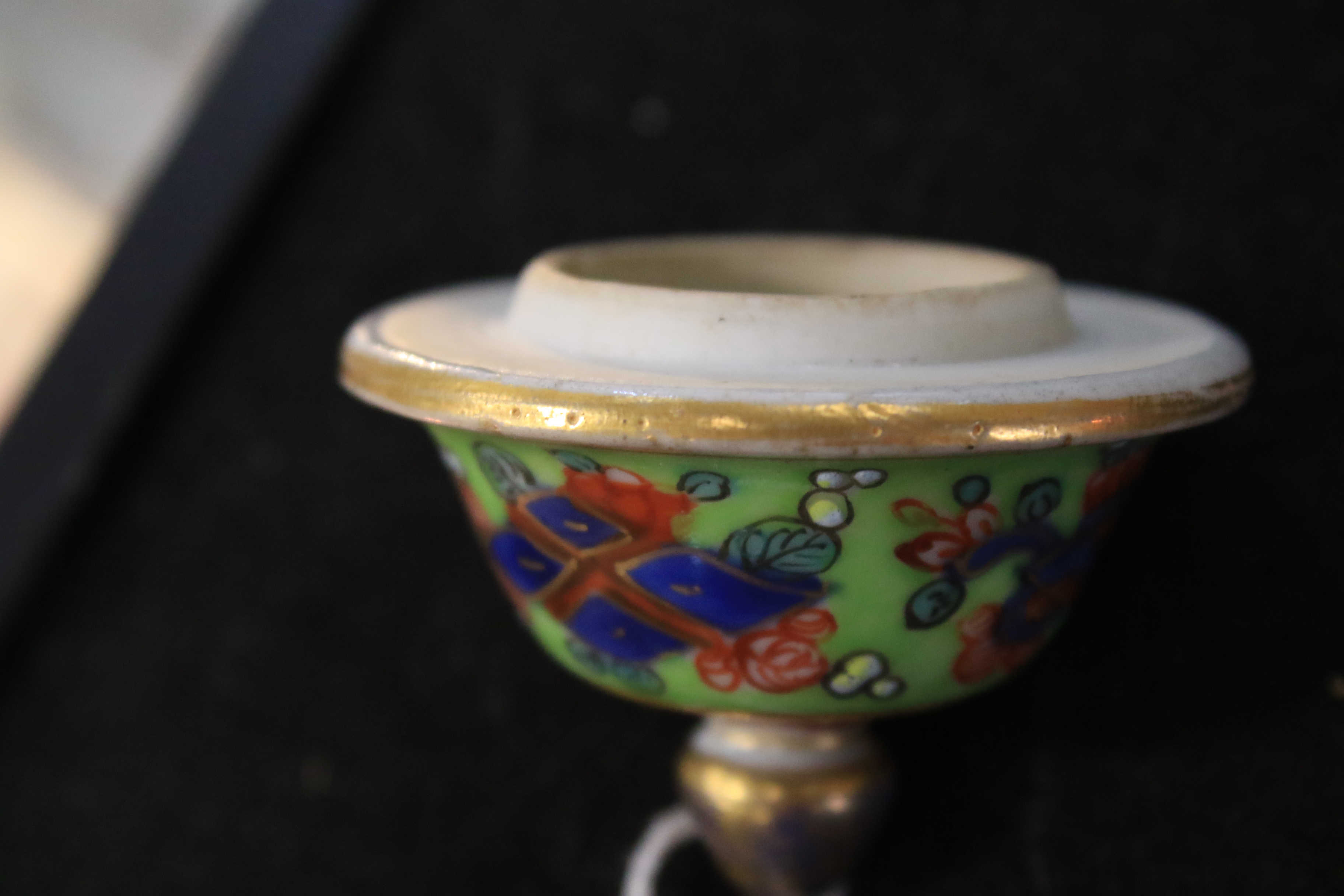 A Qing Dynasty porcelain oviform vase and cover. - Image 15 of 15