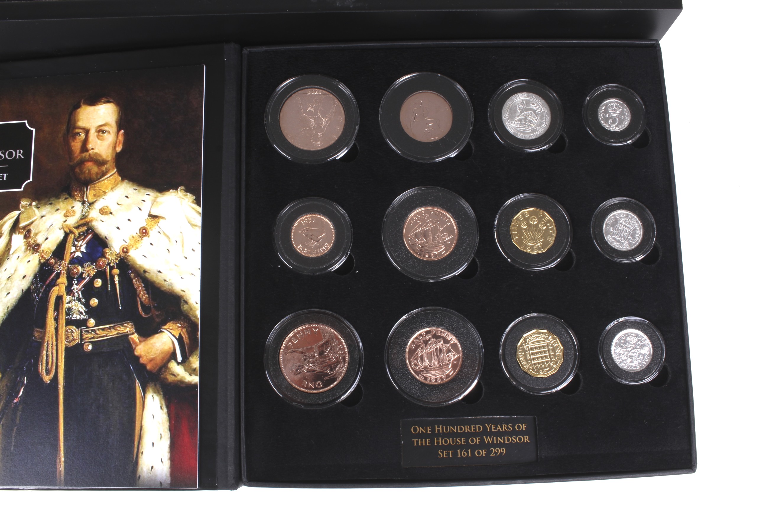 A Queen Elizabeth II 90th birthday coin collection. Containing nineteen coins, crown to 1/2 penny. - Bild 3 aus 4