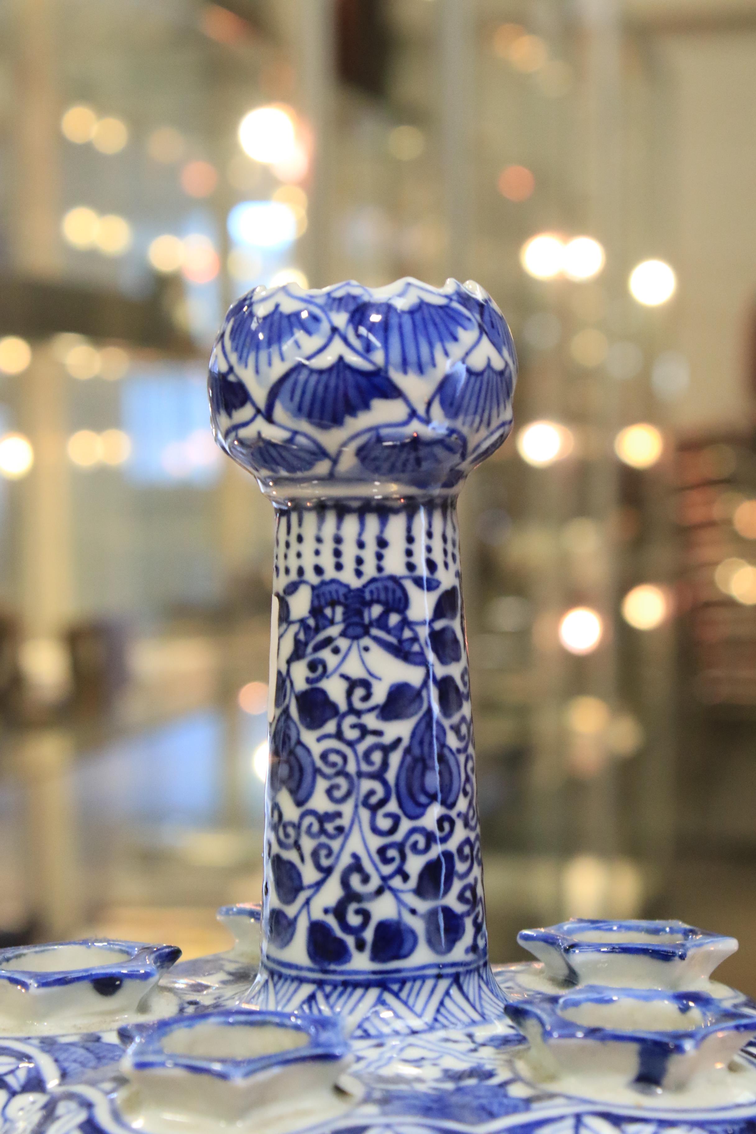 A Chinese Qing dynasty tulip vase. - Image 8 of 20