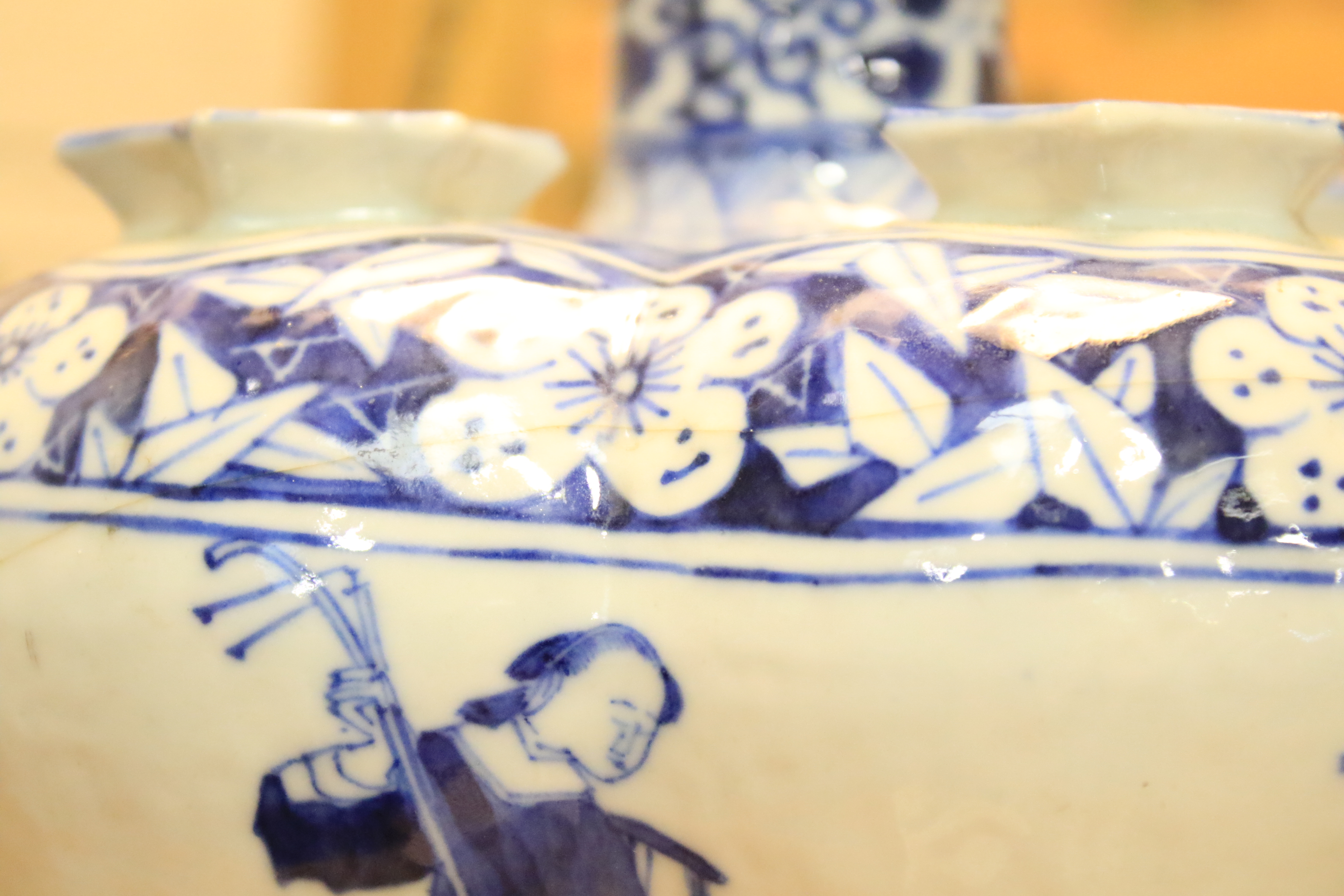 A Chinese Qing dynasty tulip vase. - Image 17 of 20