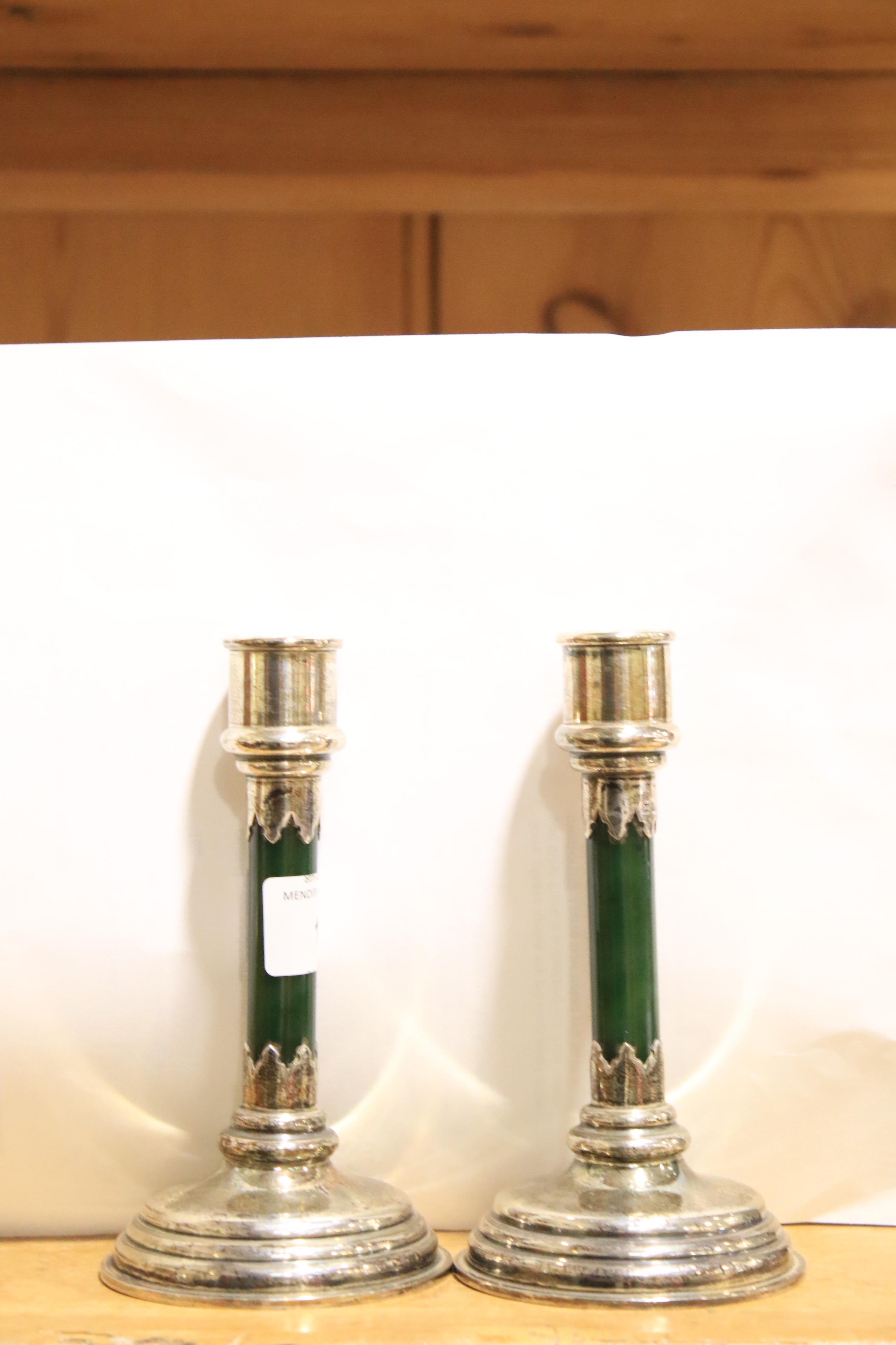 A pair of Edward VII silver and hardstone mounted candlesticks. - Bild 7 aus 9