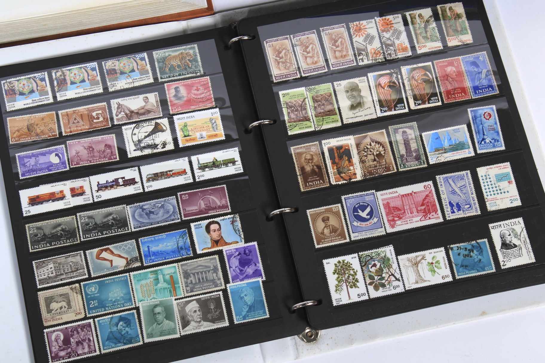 8 stock books of Commonwealth stamps. - Bild 4 aus 4