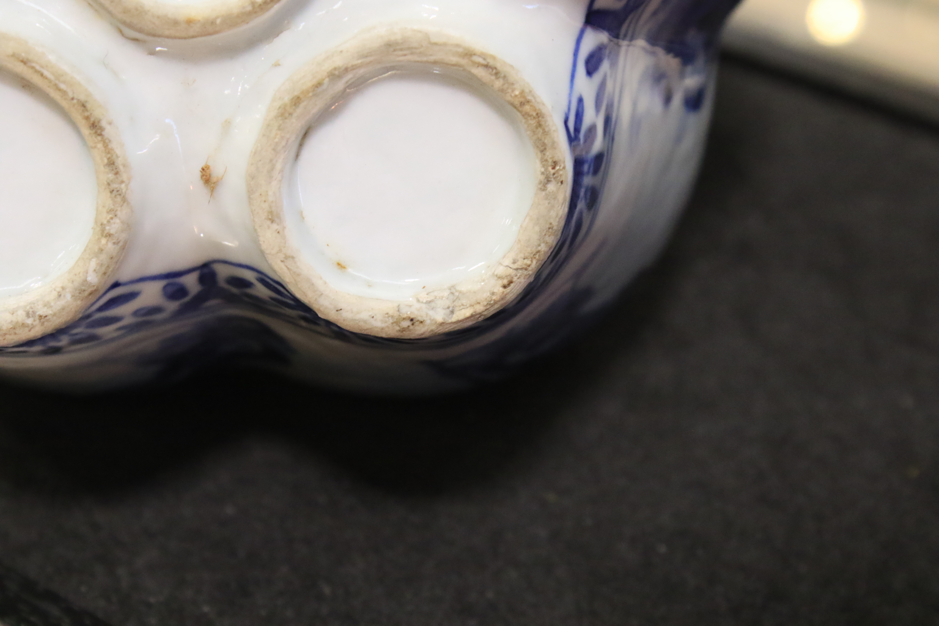 A Chinese Qing dynasty tulip vase. - Image 3 of 20