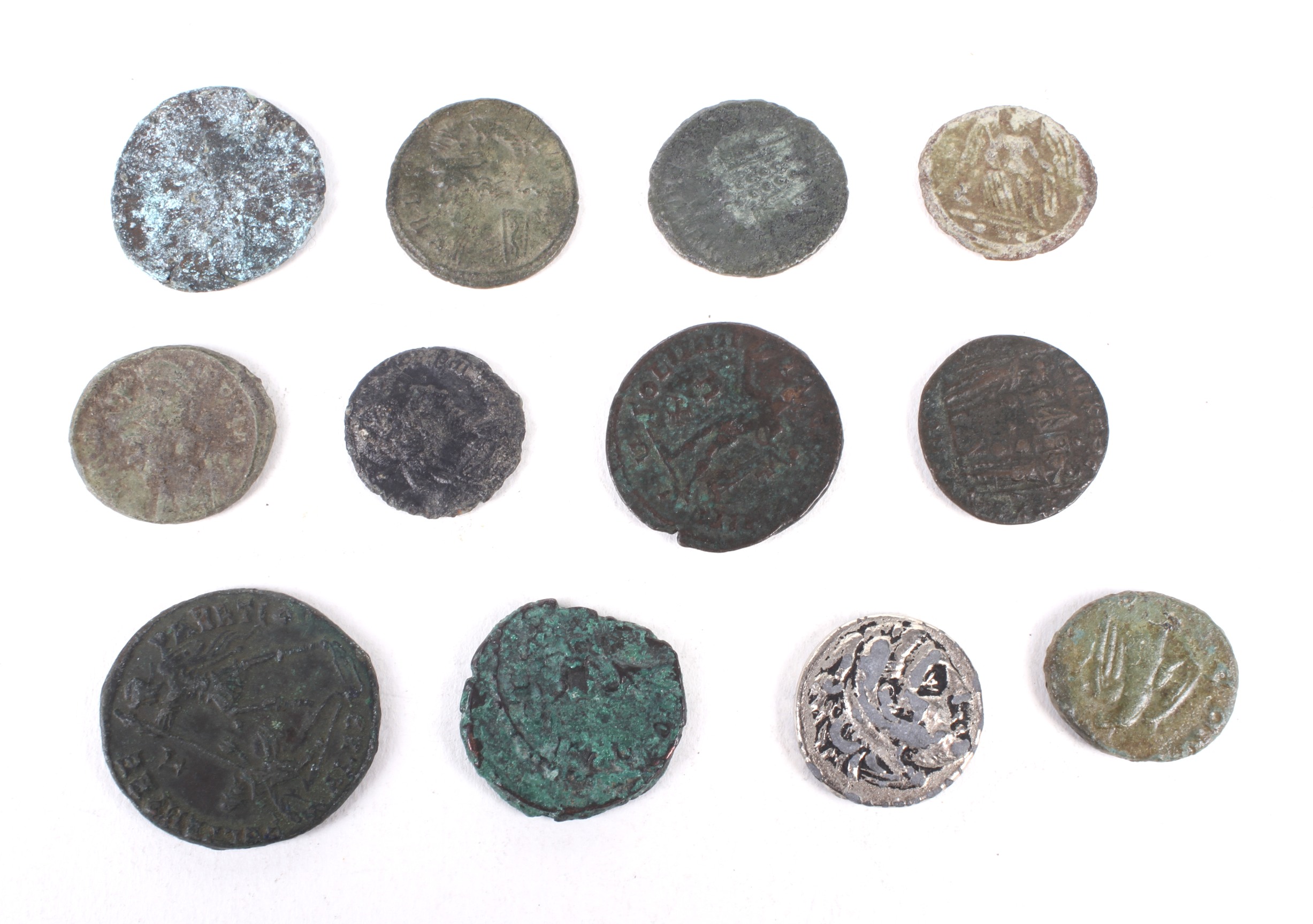 Twelve Roman coins, including one of silver. - Bild 2 aus 2