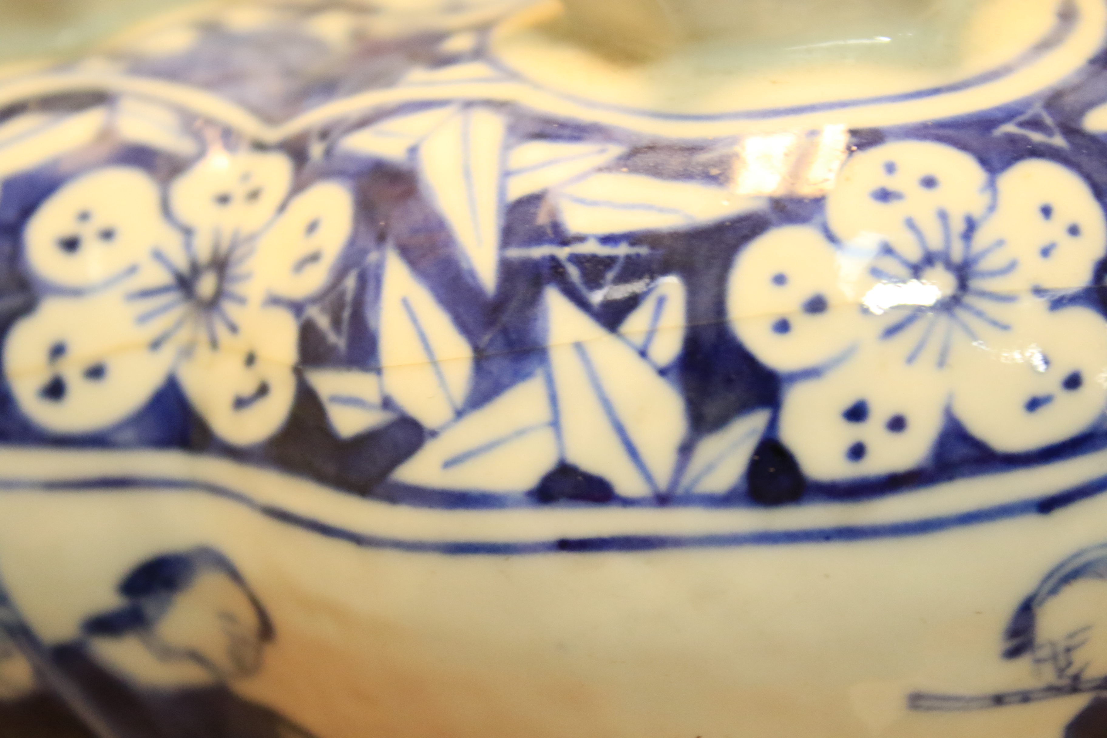 A Chinese Qing dynasty tulip vase. - Image 18 of 20