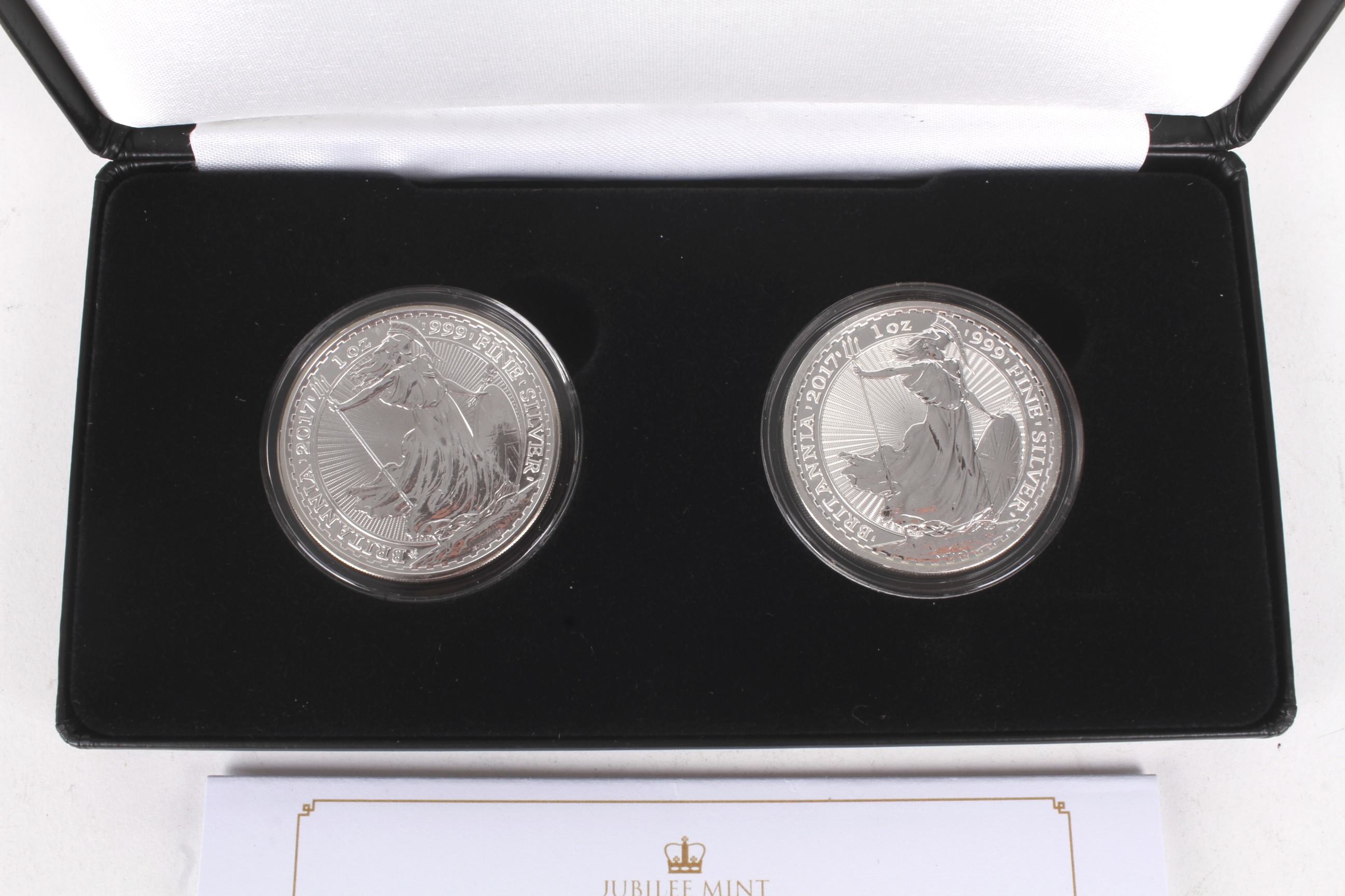 Two silver Britannica coins, boxed with certificate. - Bild 2 aus 2