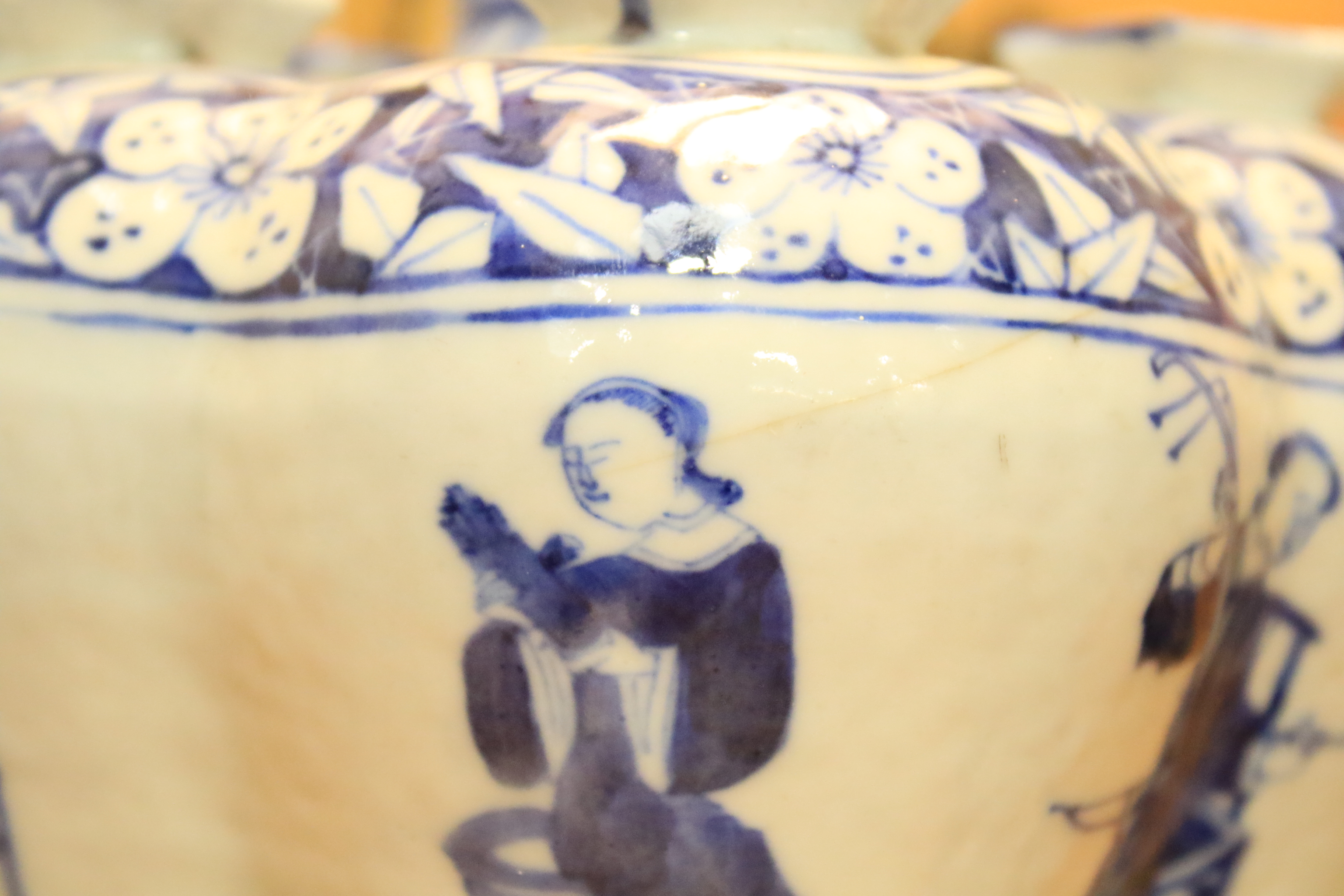 A Chinese Qing dynasty tulip vase. - Image 15 of 20