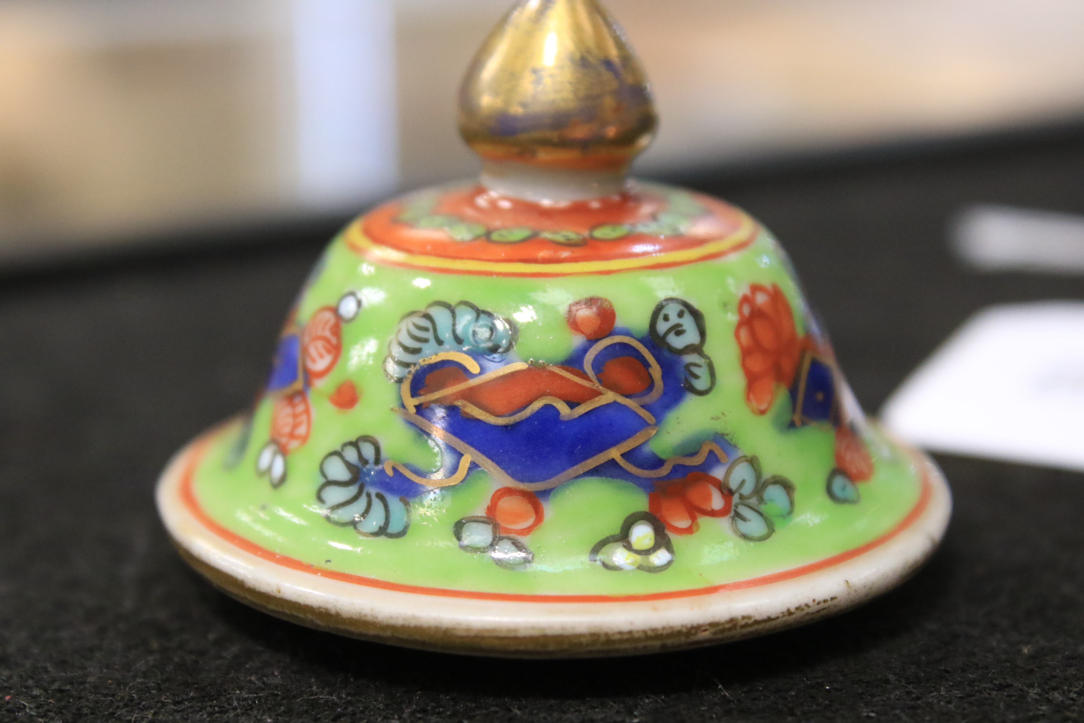 A Qing Dynasty porcelain oviform vase and cover. - Image 11 of 15