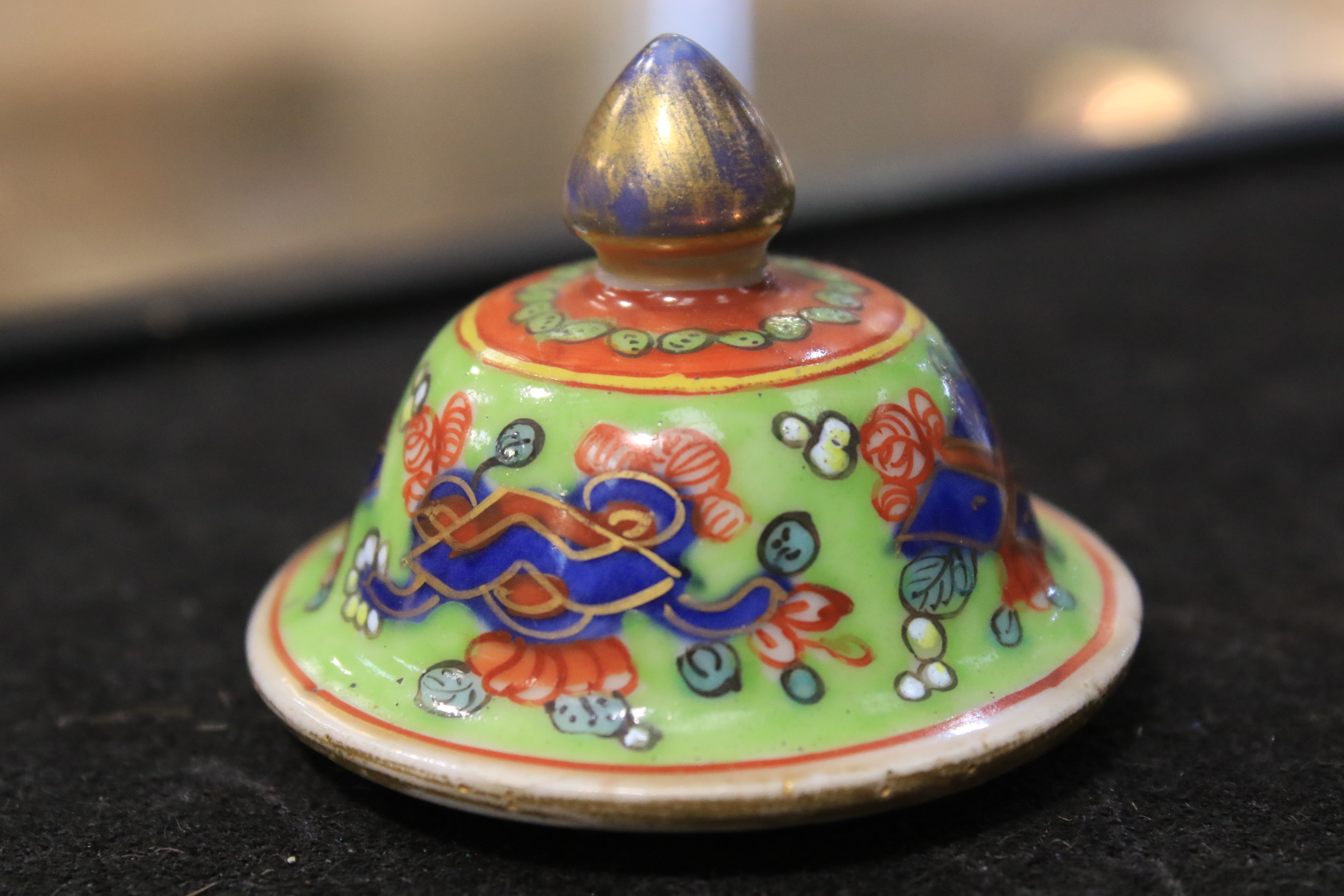A Qing Dynasty porcelain oviform vase and cover. - Image 12 of 15