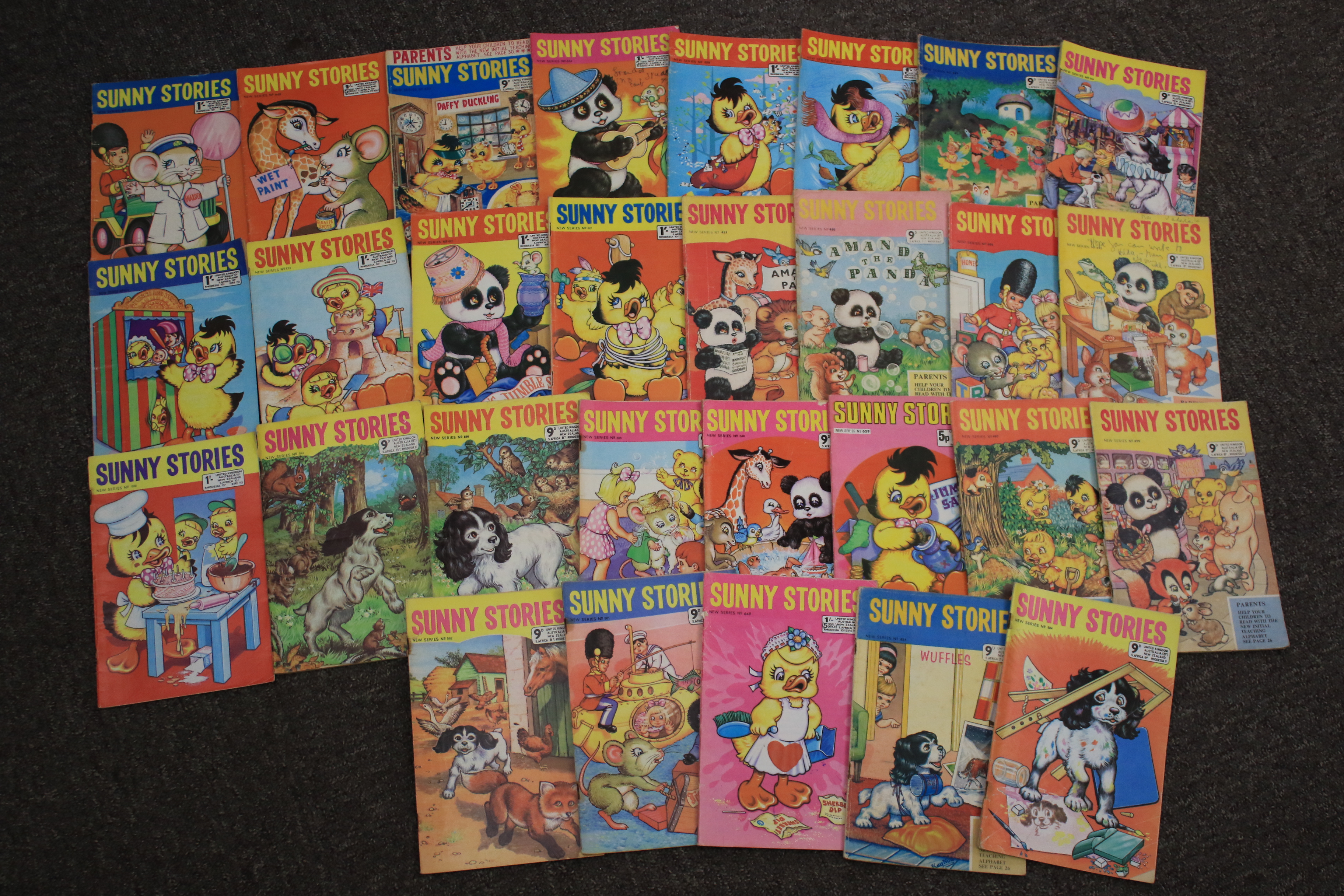 Approx 150 vintage comic books and magazines, Jackie and Sunny stories 1960s - 1980s. - Image 5 of 7