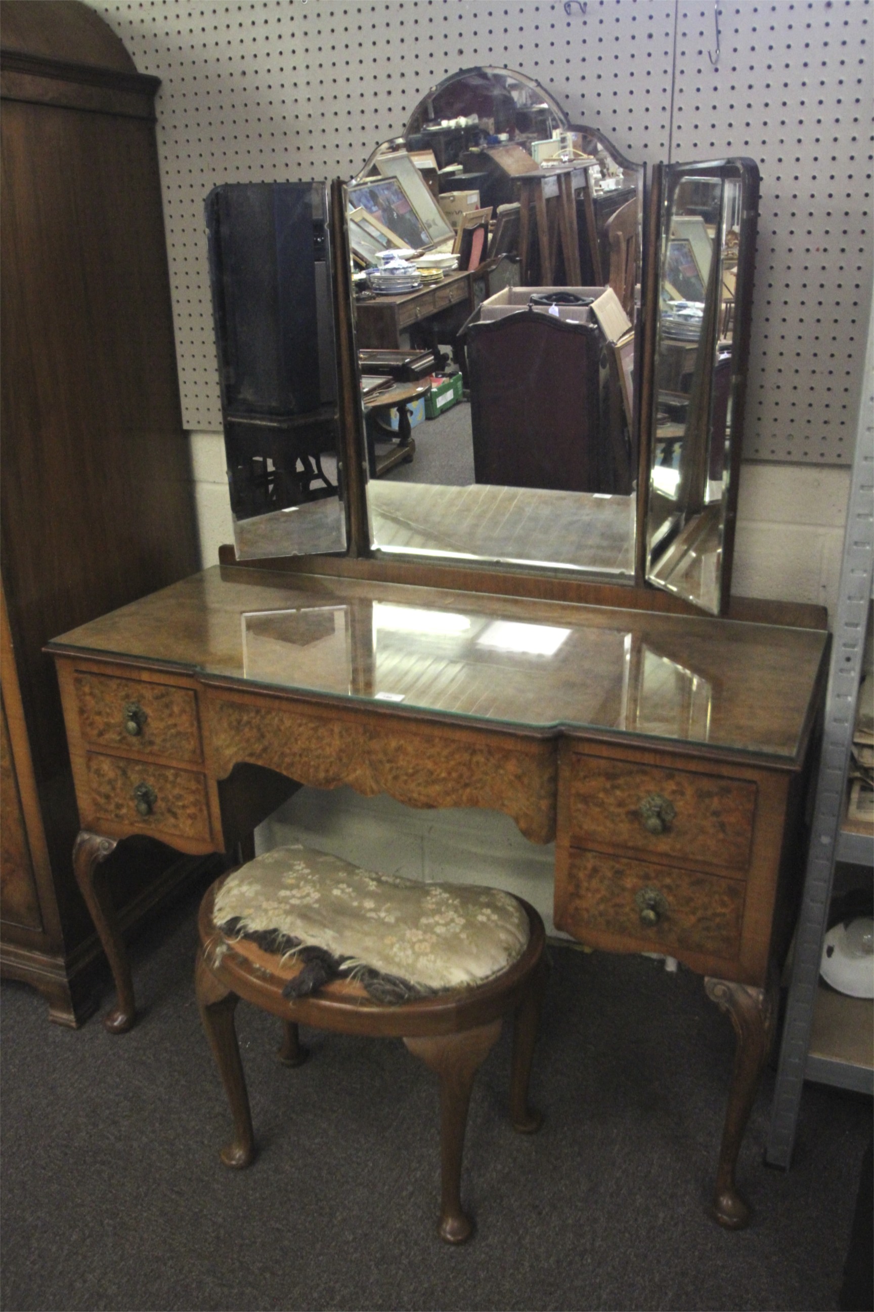 An Art Deco three piece burr walnut bedroom suite. - Image 5 of 6