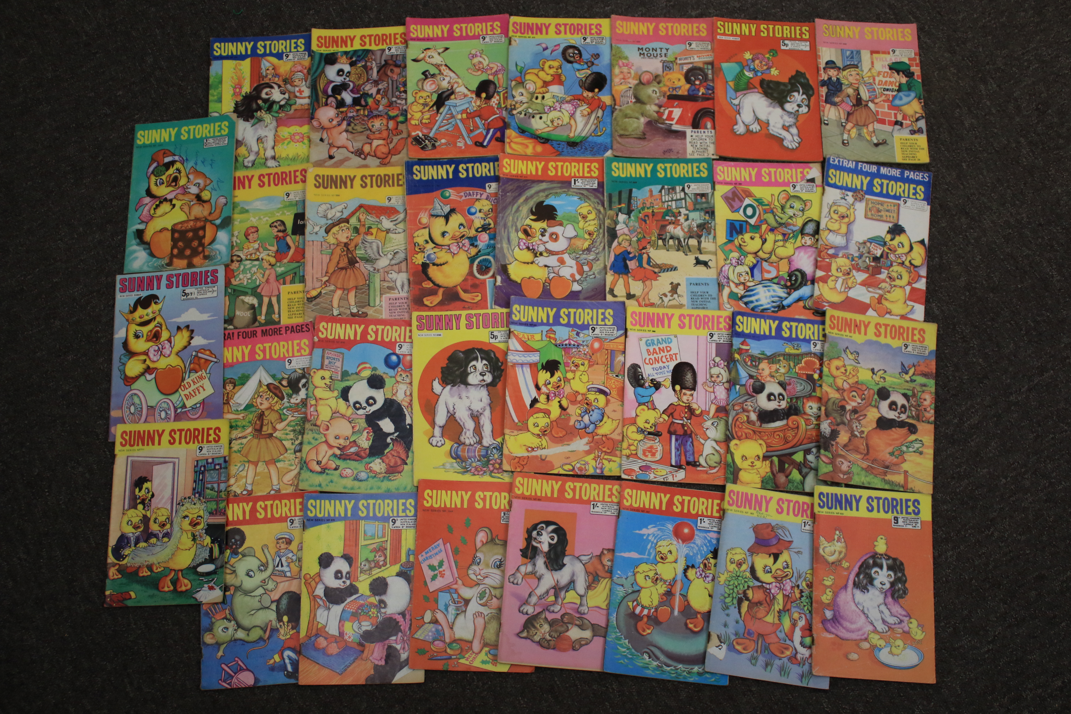 Approx 150 vintage comic books and magazines, Jackie and Sunny stories 1960s - 1980s. - Image 3 of 7