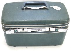 A 1960s Samsonite vanity case in teal with removable plastic inner tray. With keys.