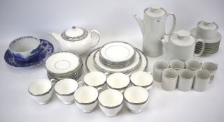 Various tea porcelains.