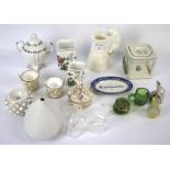 Various 19th and 20th porcelain and glass century collectables.