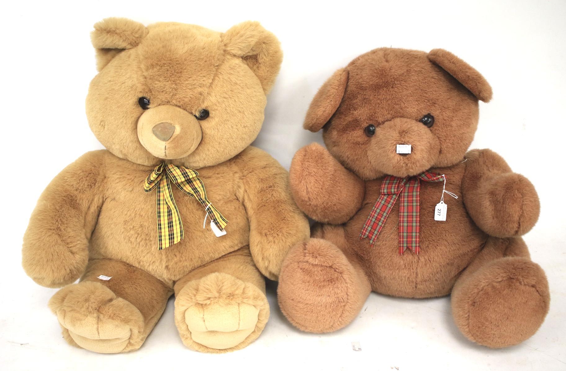 Two large teddy bears. In beige and strawberry-brown.