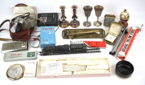 An assortment of collectables. To include a Hornby locomotive, brass tray, an 8mm G.