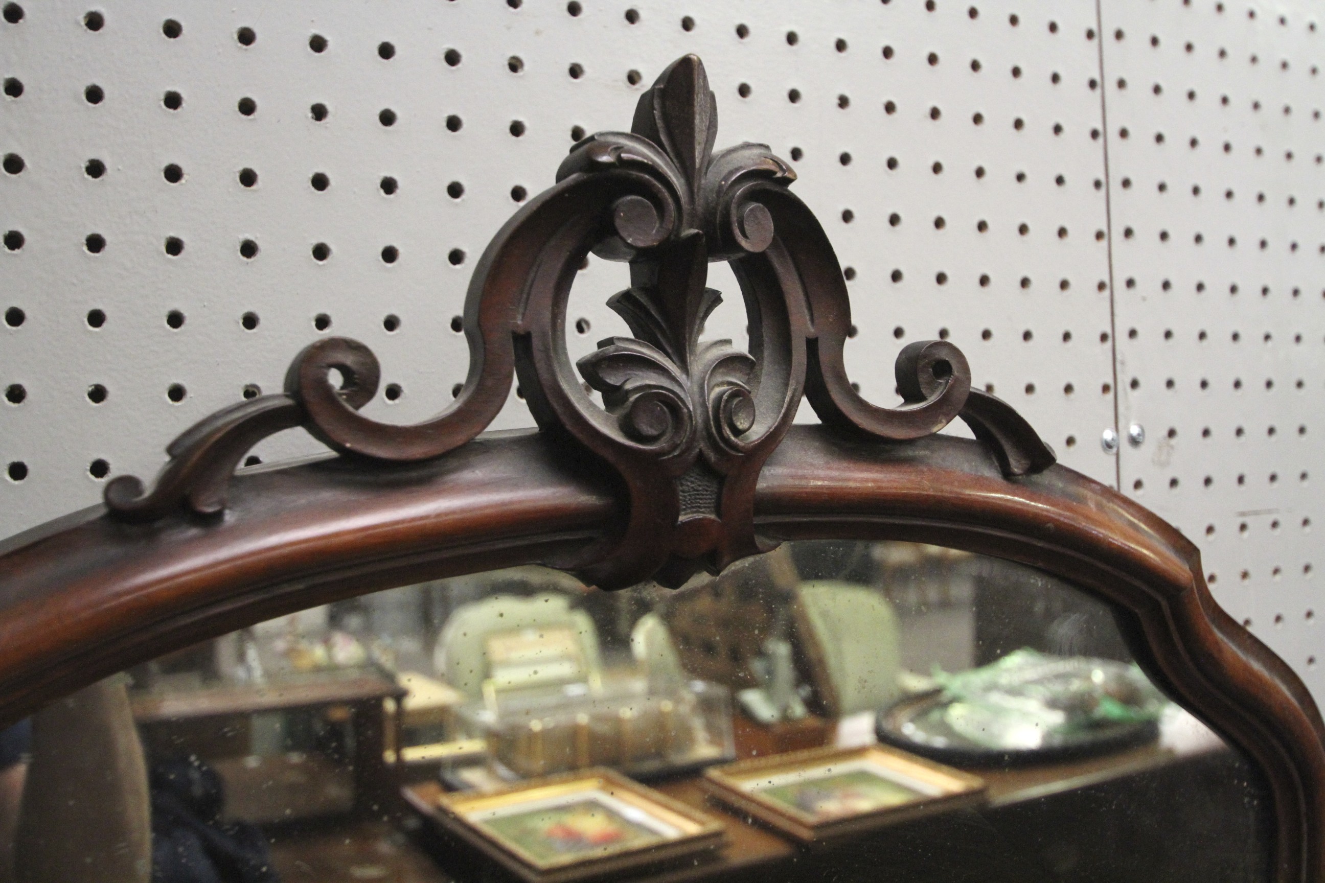 A Victorian mahogany pedestal dressing table. - Image 3 of 3