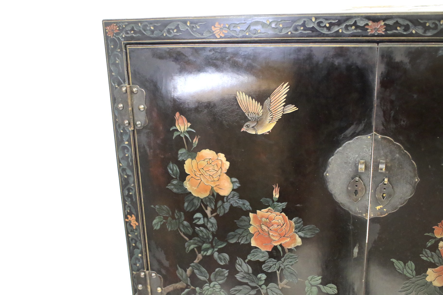A lacquered Chinese style cabinet with upper and lower cupboard. - Image 2 of 3