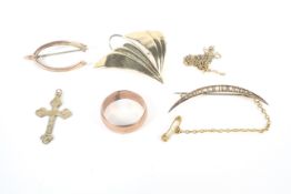 A collection of jewellery including a Victorian 9ct rose gold wedding band.