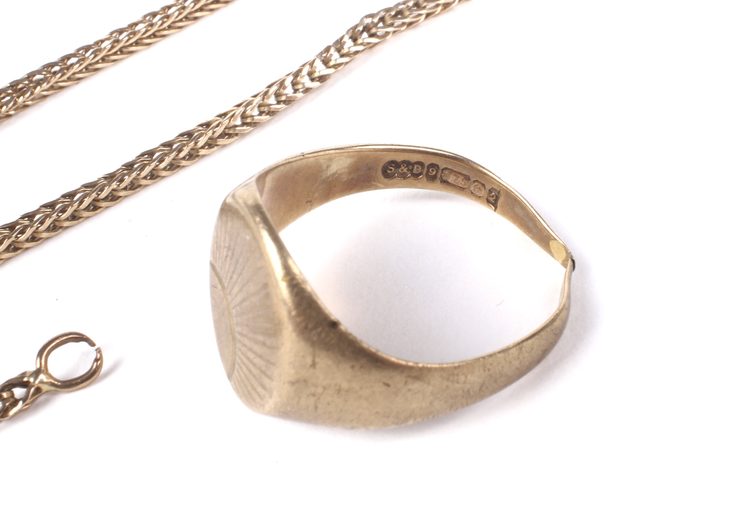 A vintage 9ct gold signet ring and various gold chains. - Image 2 of 2