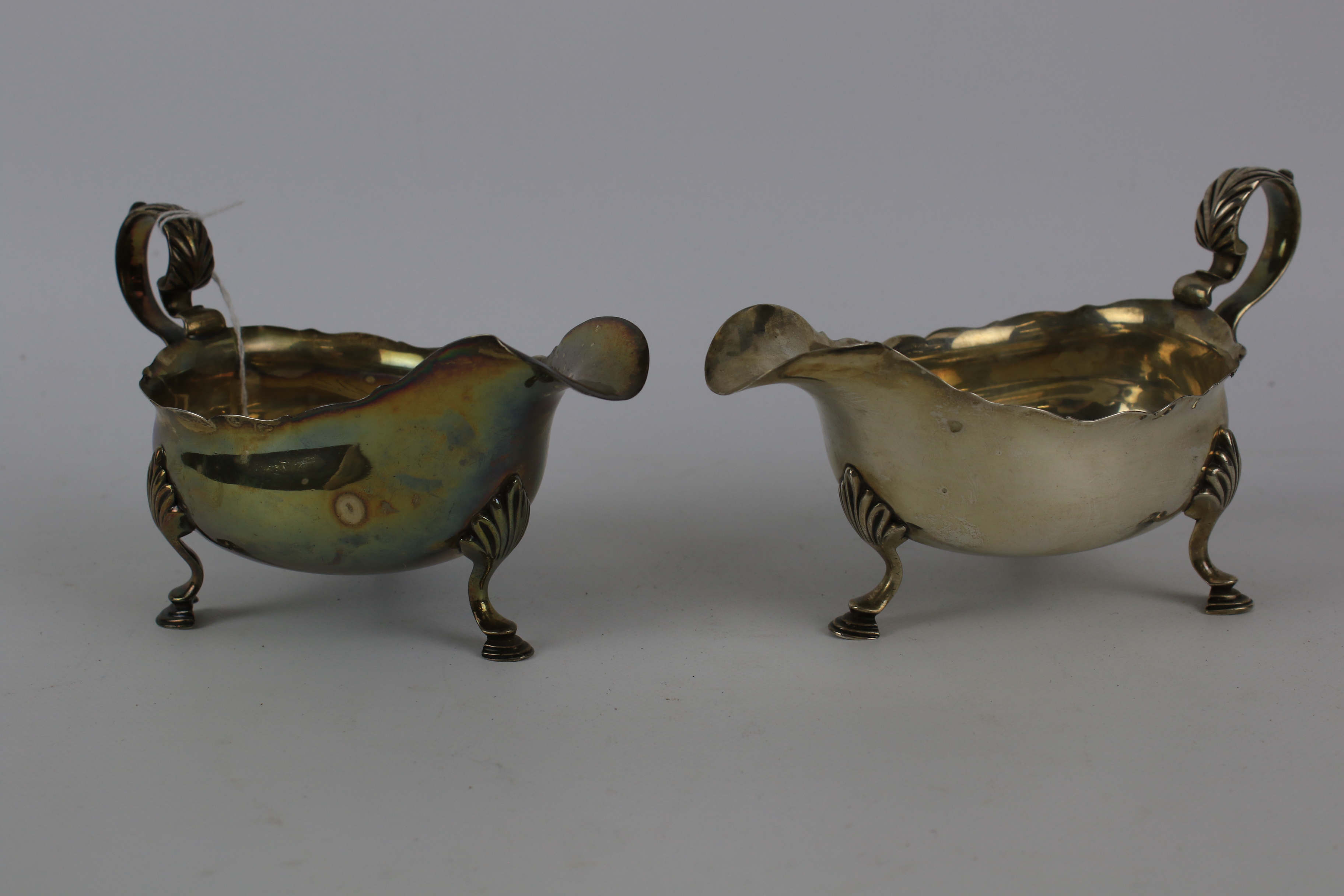 A pair of silver sauce boats with foliate decorated handles. Raised on shell and hoof supports. - Image 5 of 6