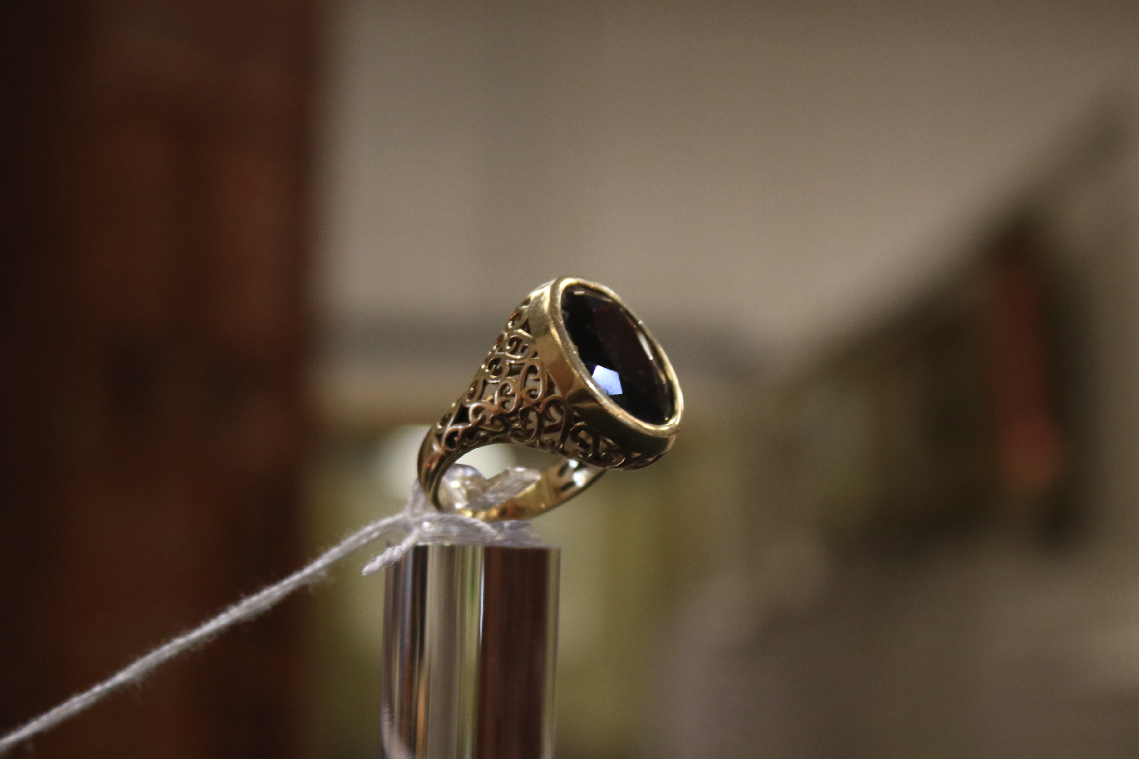 A modern 9ct gold and garnet gentleman's ring. - Image 3 of 4