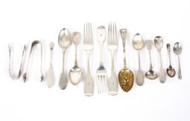 An assortment of silver spoons and tongs. Weight 64 grams.