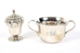 A silver gilt sugar sifter of small proportion Maker Charles Thomas Fox London 1837,72 grams.