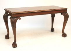 A Georgian style mahogany coffee-table.