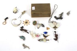 An assortment of costume jewellery and accessories.