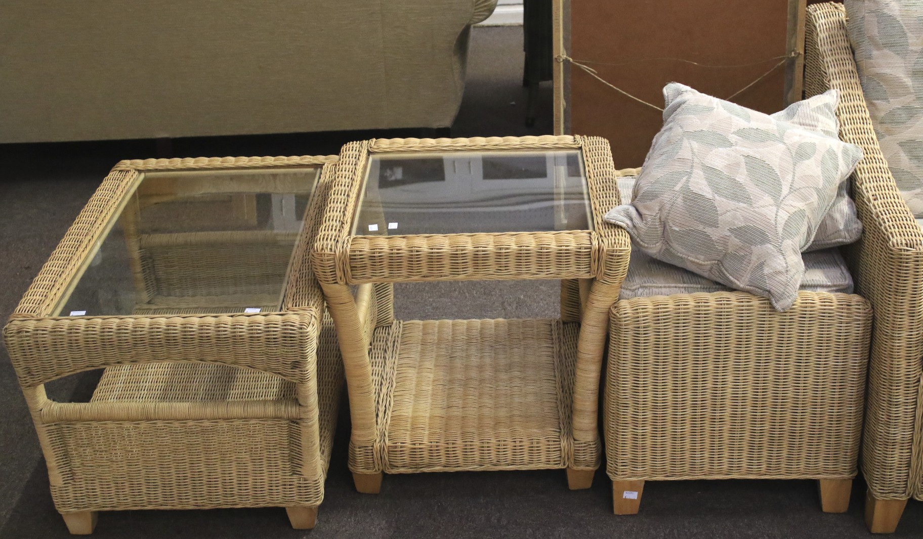 A six piece rattan conservatory suite. - Image 3 of 3
