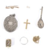 An assortment of silver and 9ct gold jewellery. Including a 9ct gold cross and chain 1.