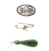 Three items of 20th century jewellery. Comprising a yellow metal brooch featuring a clover, 1.