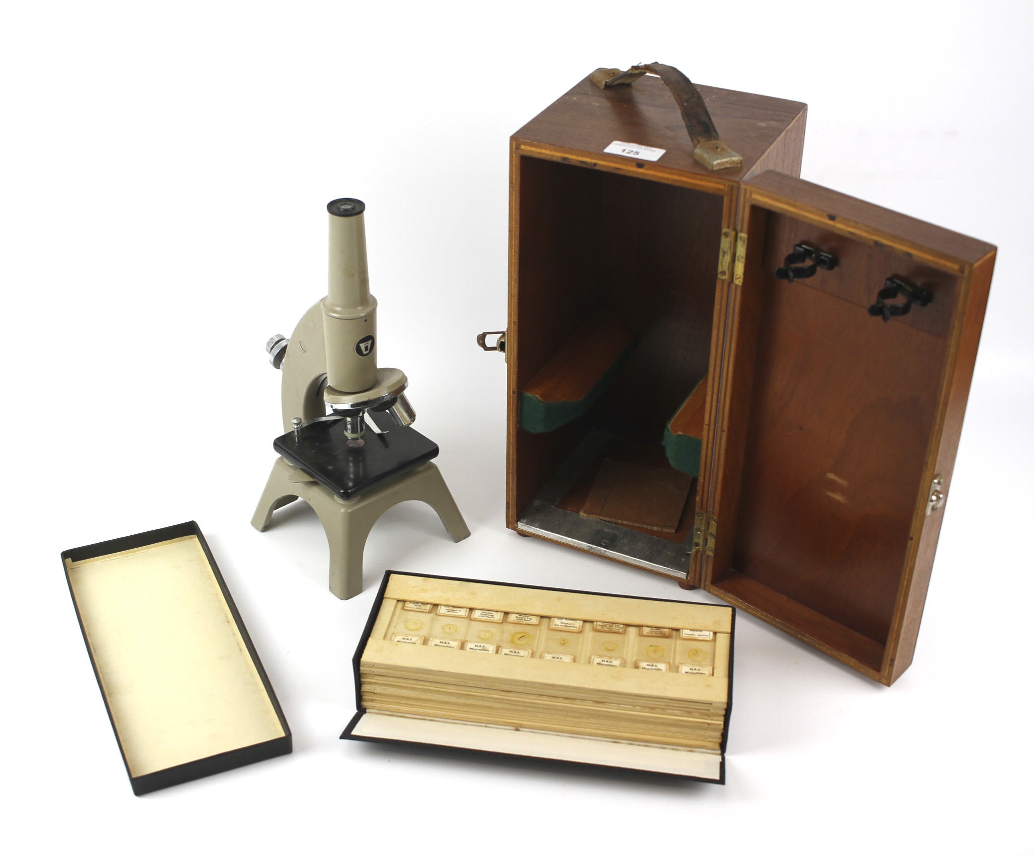 A Vickers K1859 microscope in original wooden carry case.