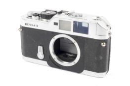 A Voigtlander Bessa R 35mm rangefinder camera body in silver.