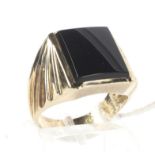 A gentleman's yellow metal gold and onyx signet ring. Marked '10K', weight 7.
