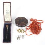 An assortment of jewellery and collectables.