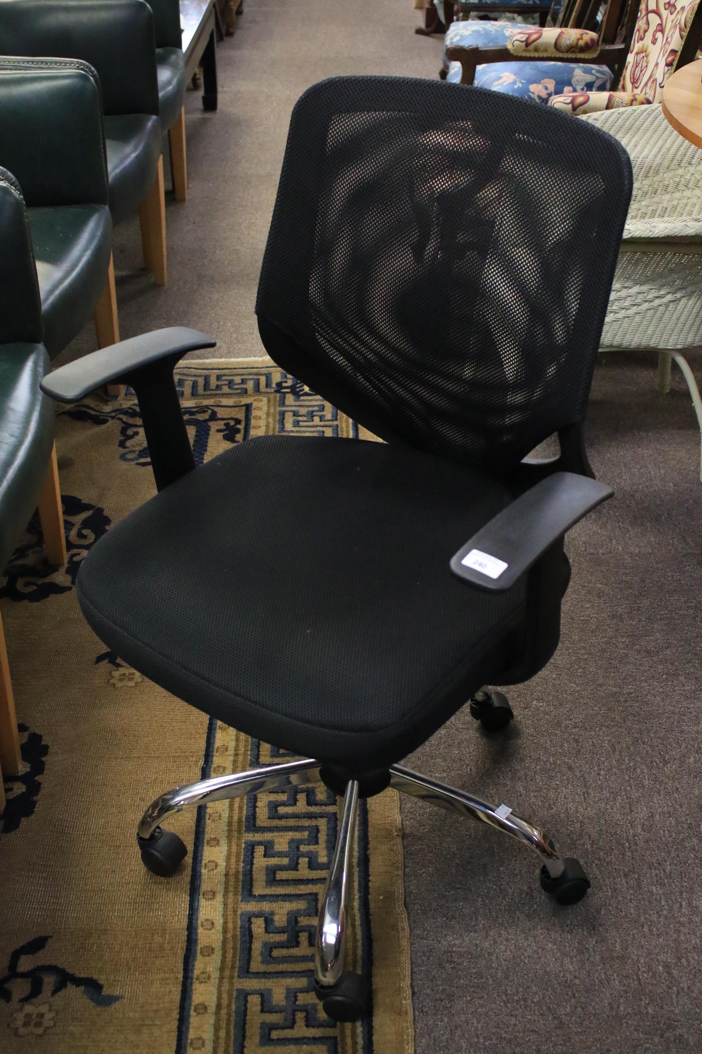A contemporary office chair. - Image 2 of 7