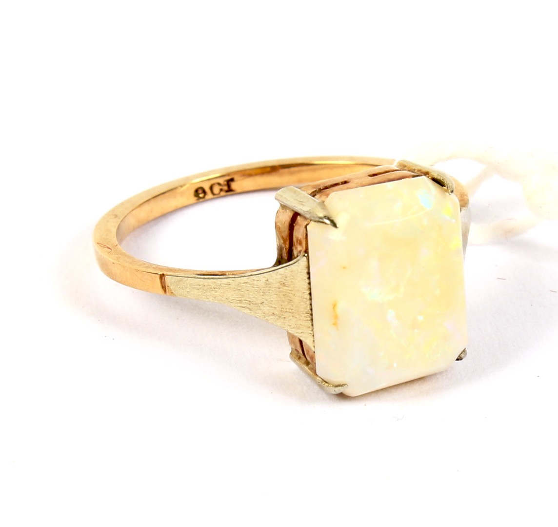 A yellow metal single stone opal ring. Marked '9ct', size M/N, 1.