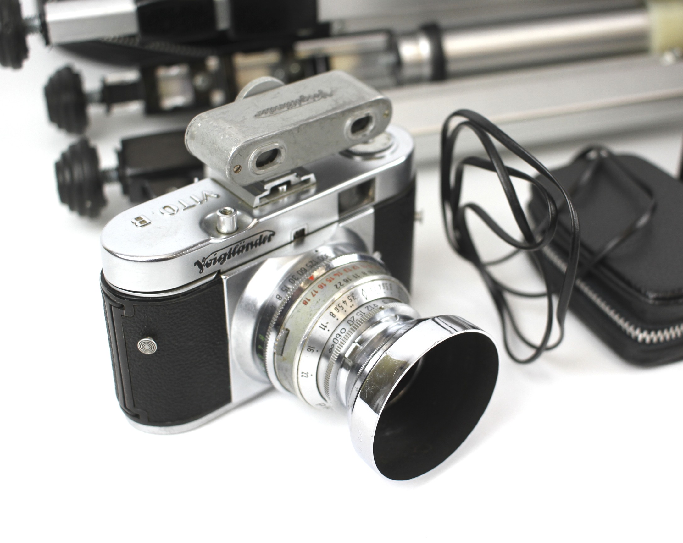 A Voigtlander Vito B camera and tripod. The camera with colour-skopar 1;3. - Image 2 of 2
