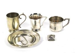 Three pieces of silver. Comprising a vesta and two cups, 120.