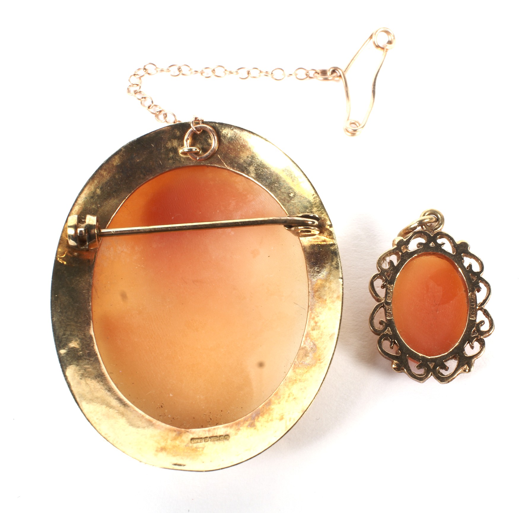 A 9ct gold and shell cameo oval brooch and a similar pendant. - Image 2 of 2