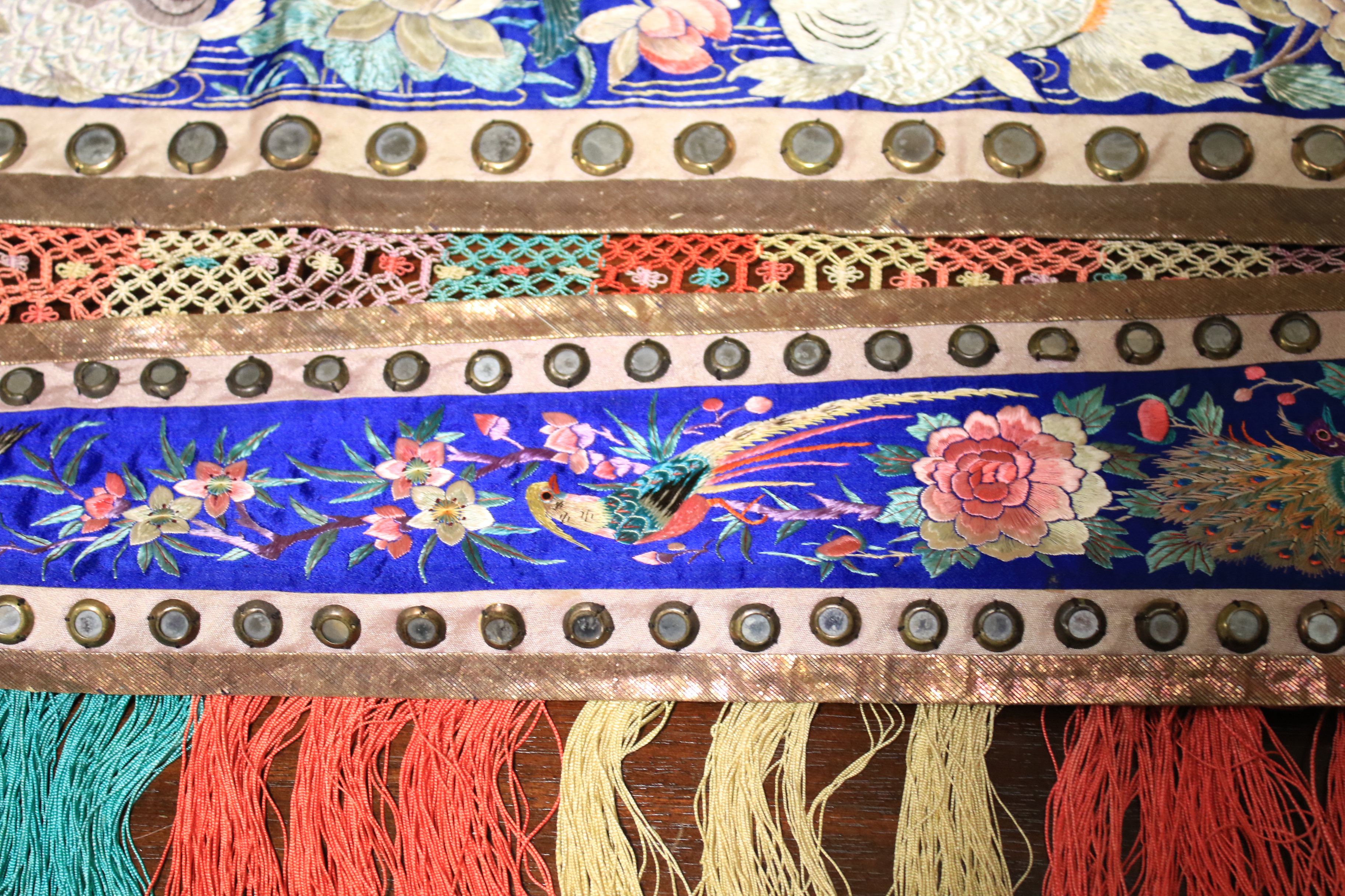 A Chinese Qing Dynasty embroidered silk wall hanging. - Image 15 of 21