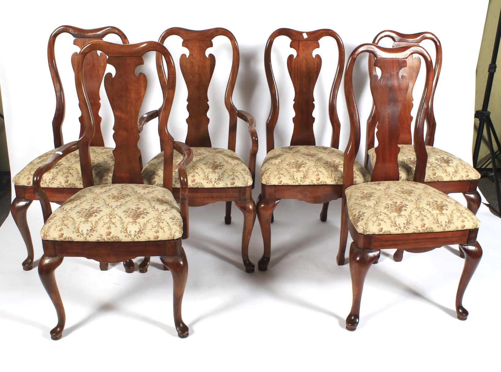 A 20th century elm wake drop leaf table and six chairs. - Image 4 of 5