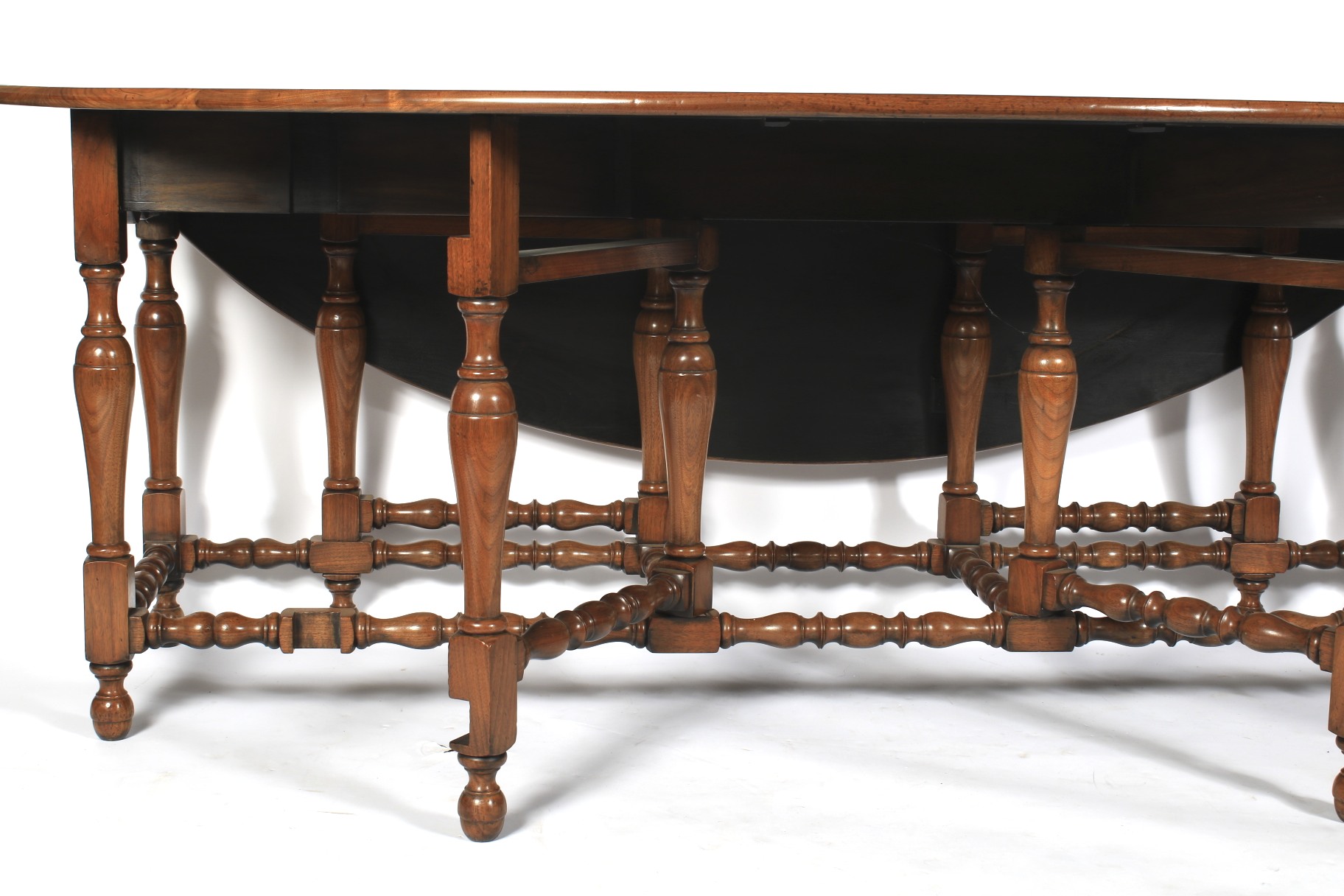 A 20th century elm wake drop leaf table and six chairs. - Image 5 of 5