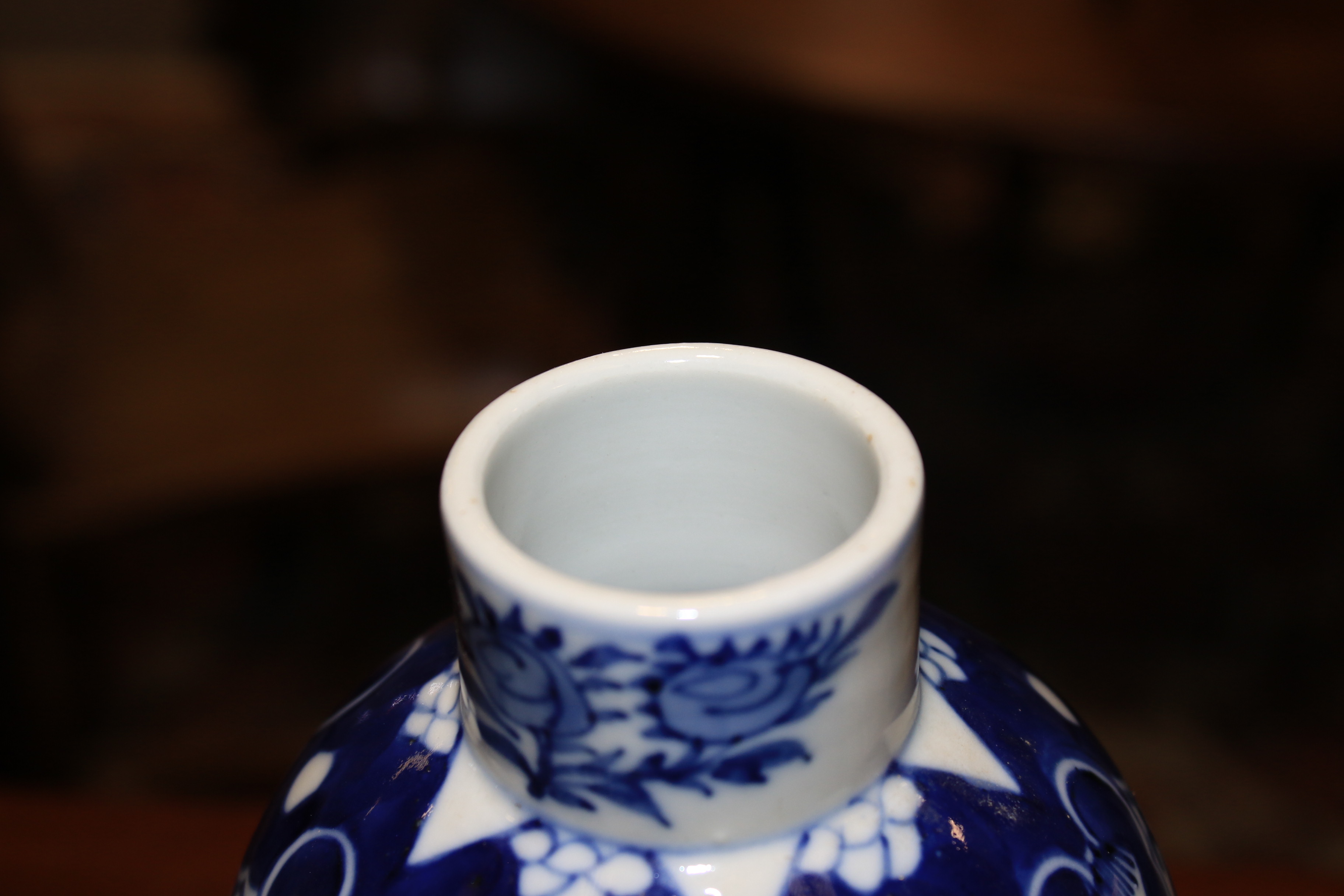 Two Chinese porcelain Qing Dynasty blue and white baluster shaped vases and covers. - Image 6 of 28