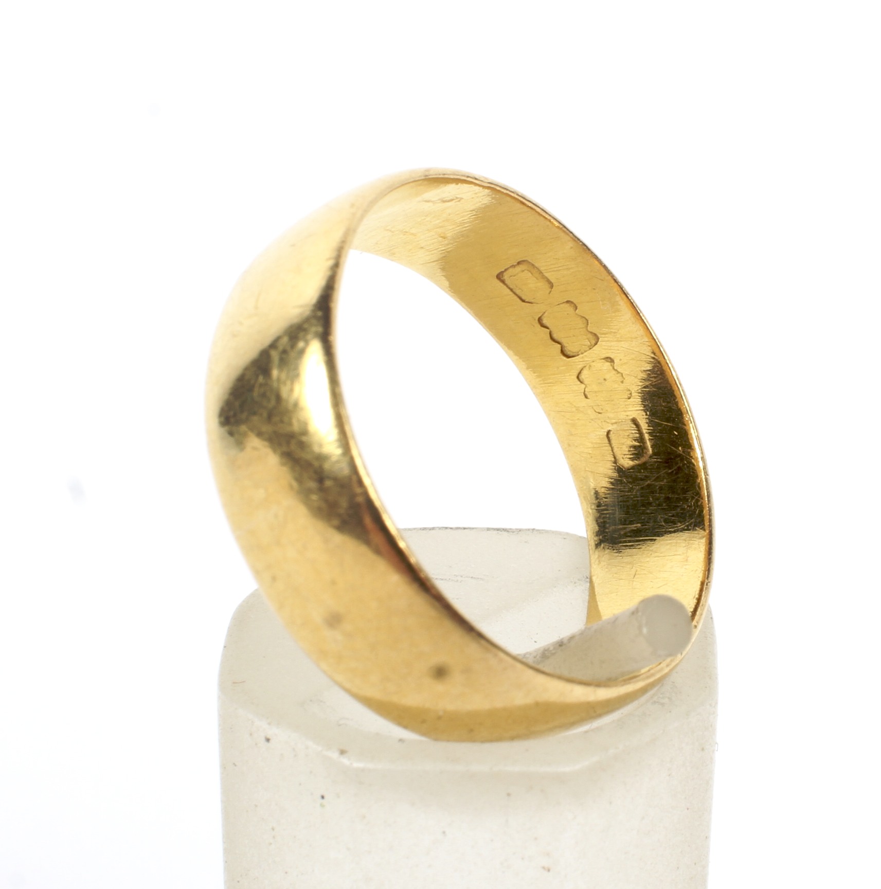 A 22ct gold wedding band. - Image 3 of 3